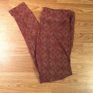 LuLaRoe Tall and Curvy burgundy/cream leggings